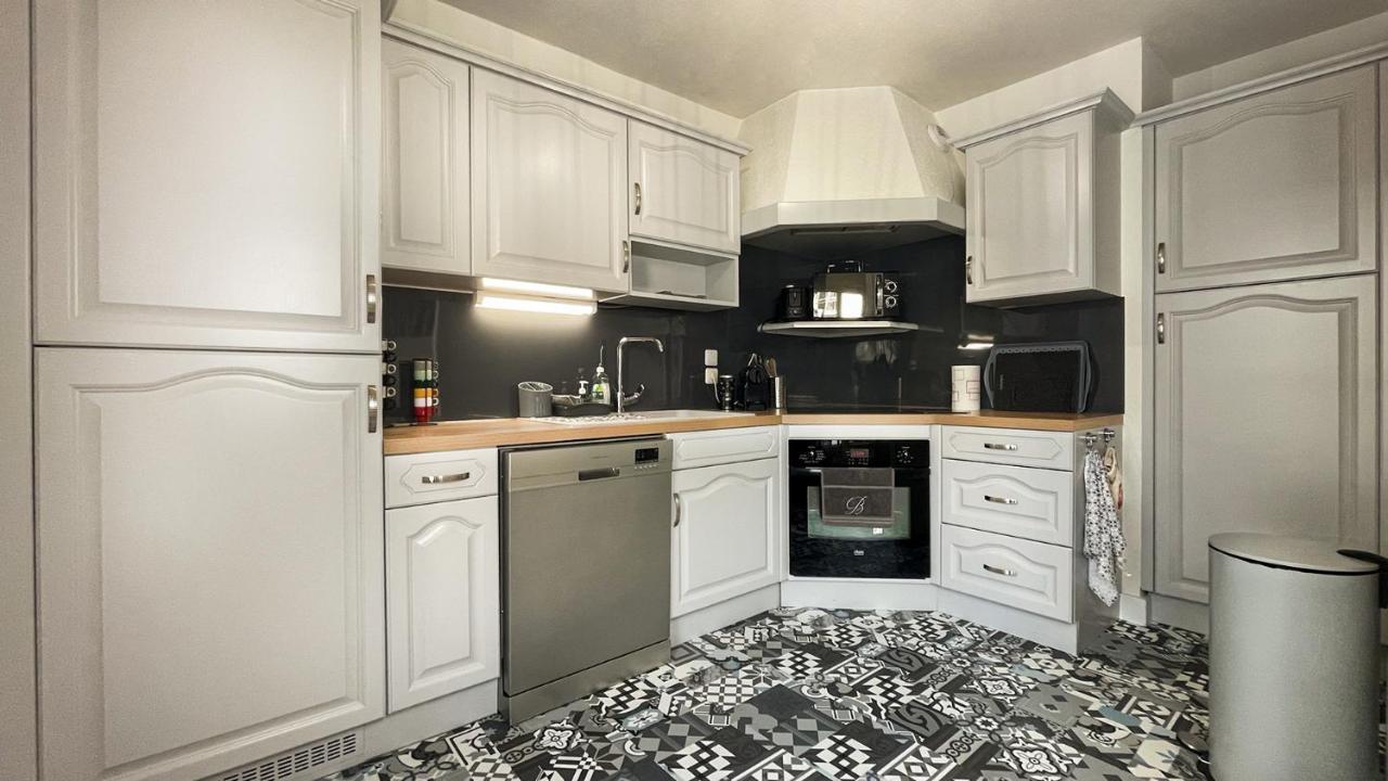 Homey Wood - New - Appartement Avec Une Chambre - Parking Prive Gratuit - Balcon Prive - A 5 Min De La Gare Pour Rejoindre Geneve アンヌマス エクステリア 写真