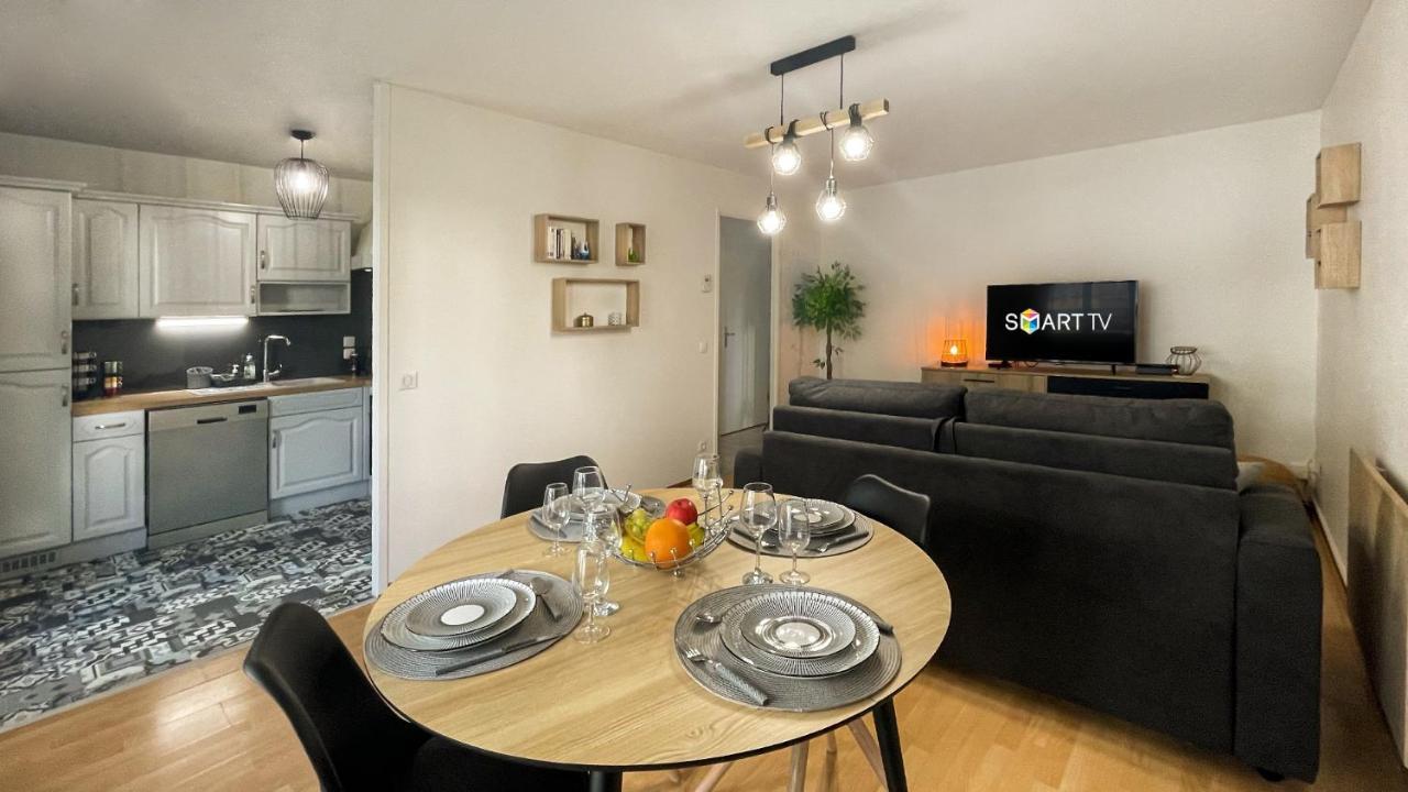 Homey Wood - New - Appartement Avec Une Chambre - Parking Prive Gratuit - Balcon Prive - A 5 Min De La Gare Pour Rejoindre Geneve アンヌマス エクステリア 写真