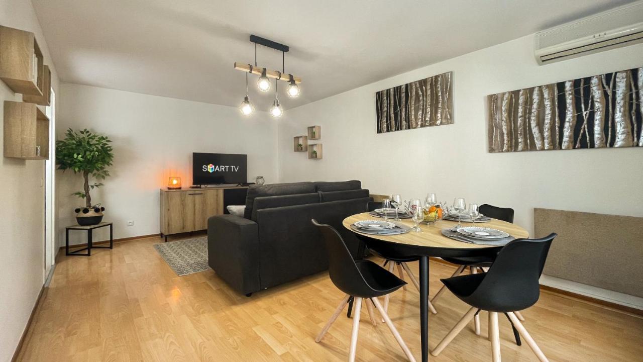 Homey Wood - New - Appartement Avec Une Chambre - Parking Prive Gratuit - Balcon Prive - A 5 Min De La Gare Pour Rejoindre Geneve アンヌマス エクステリア 写真