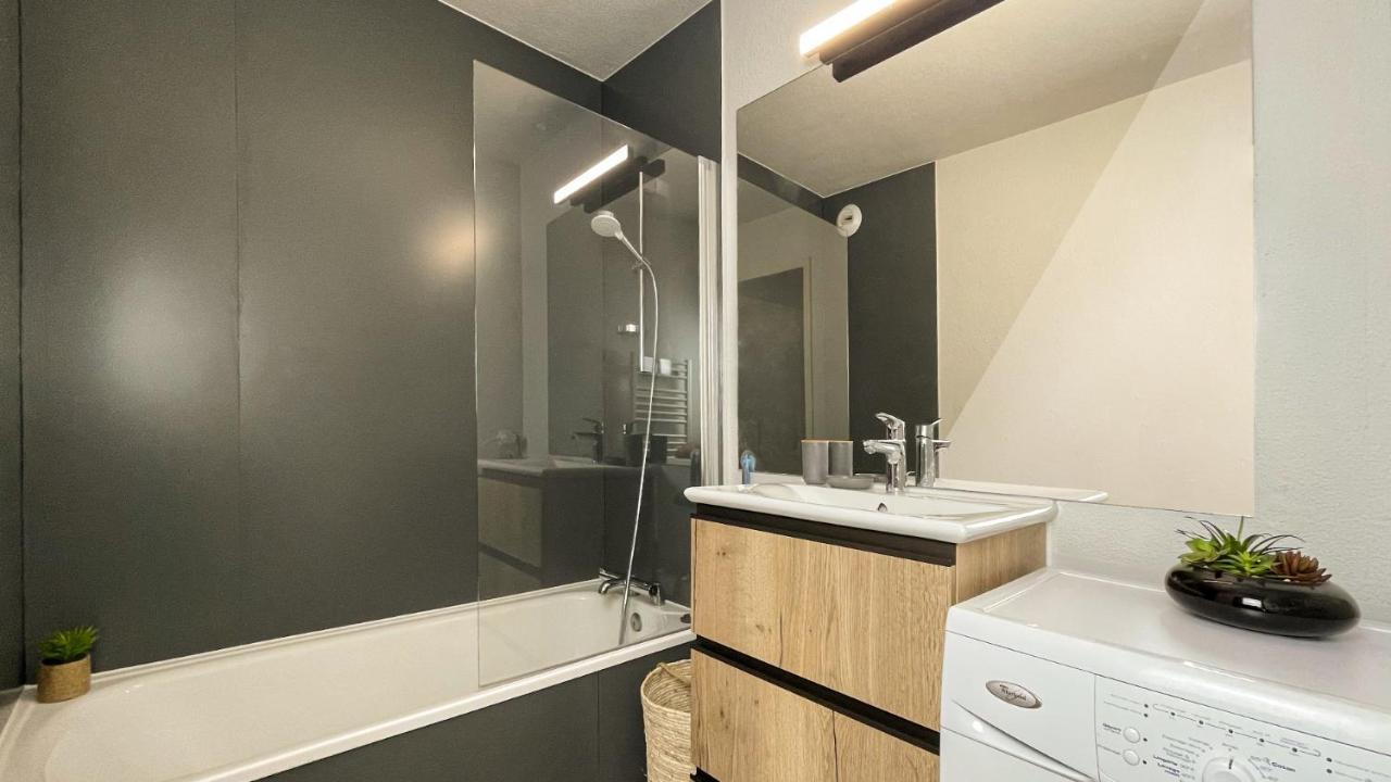 Homey Wood - New - Appartement Avec Une Chambre - Parking Prive Gratuit - Balcon Prive - A 5 Min De La Gare Pour Rejoindre Geneve アンヌマス エクステリア 写真